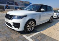 Unveiling the Glamour of Dubai with a Range Rover